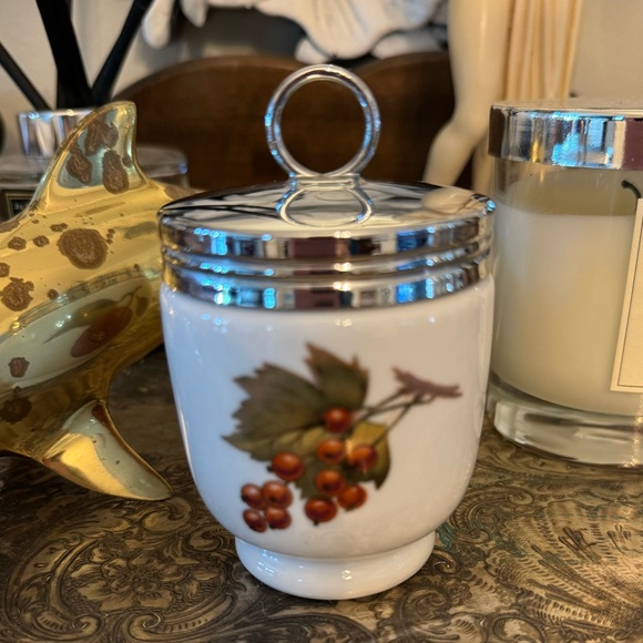 Vintage King Size "Evesham" Royal Worcester Egg Coddler Berry Leaf Fruit Design - Picture 3 of 10